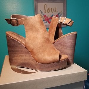 Wedge sandals